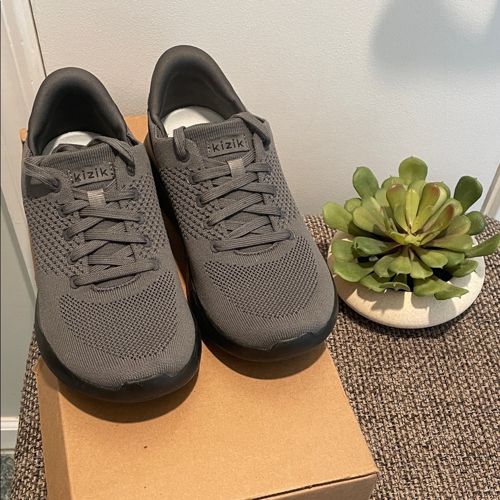 Kizik Women Sz9 Or Men Sz7.5 Charcoal Grey With Black Souls